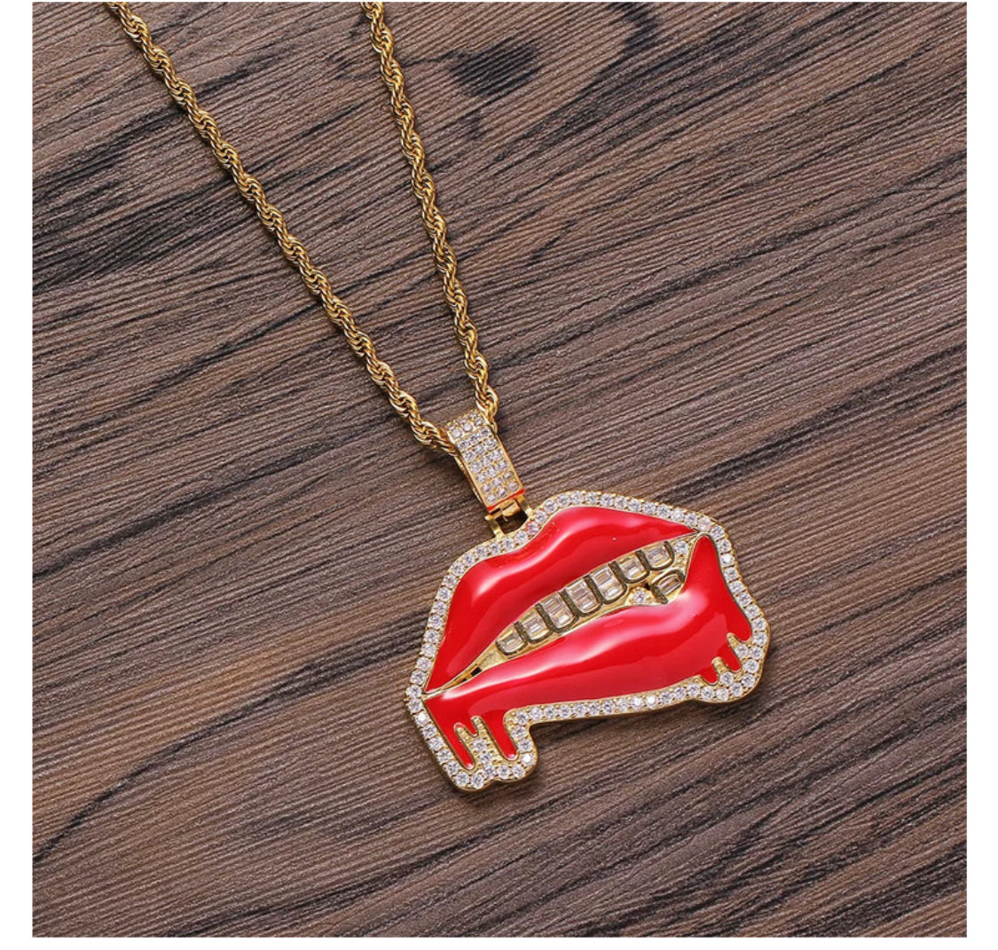 20″ Rocky Horror Iced Lips & Zirconia Teeth Pendant (gold)
